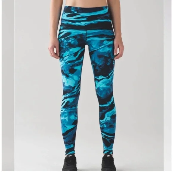 lululemon athletica Blue Patterned Leggings - Picture 6 of 16